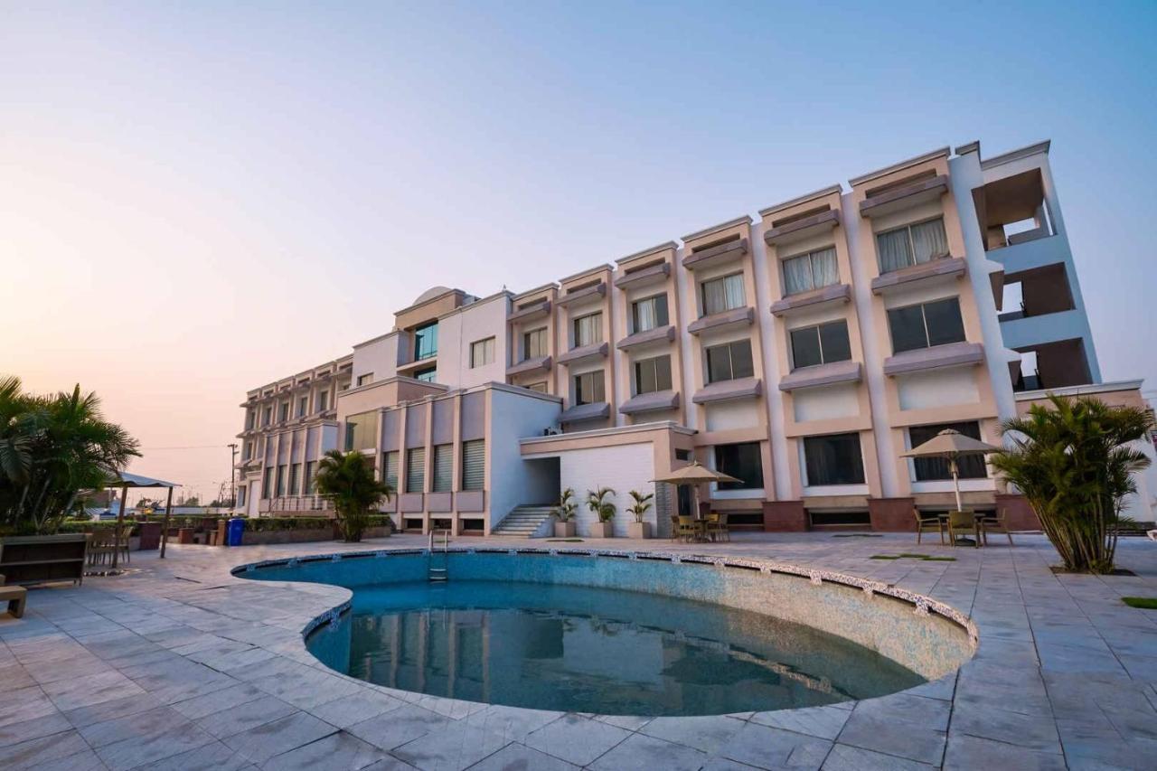 Sobti Continental Hotel Rudrapur Exterior photo